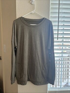 Women’s Crewneck long sleeve with pockets